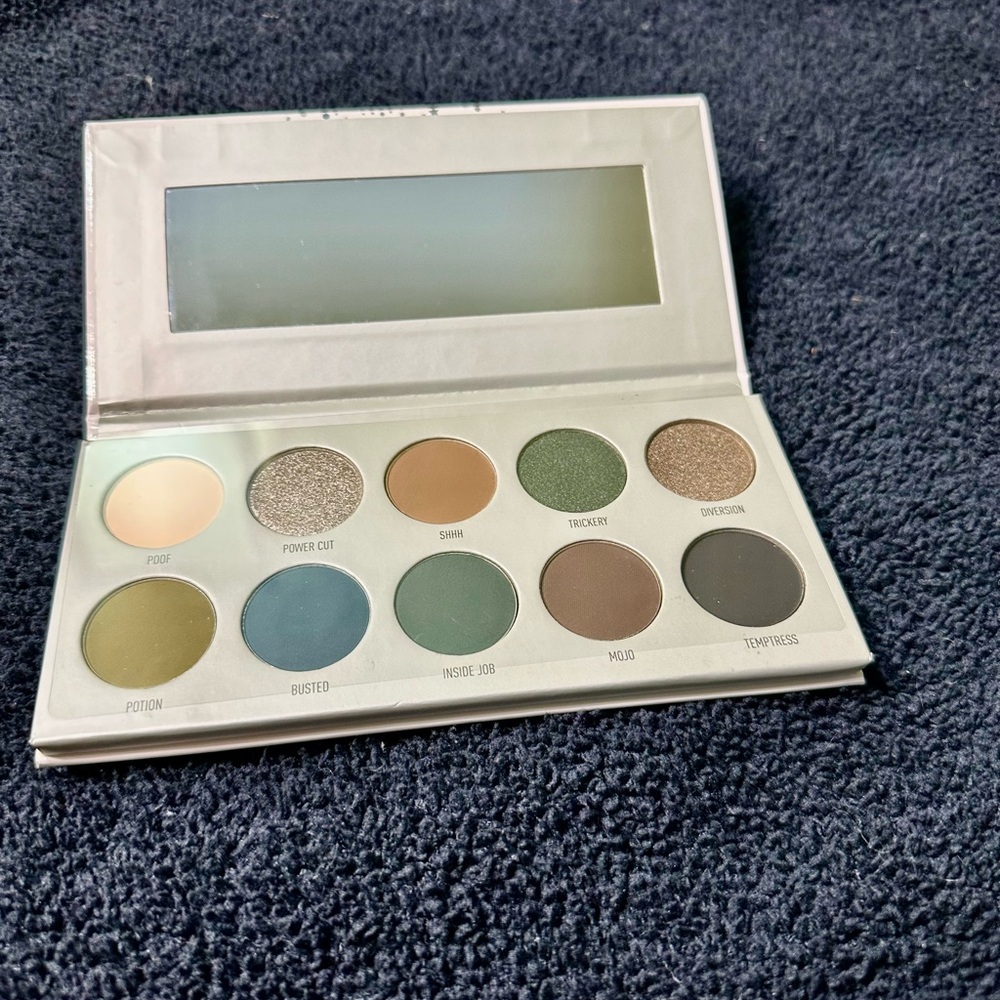 NWT Morphe Eyeshadow Palate - Jaclyn Hill features Dark Magic palate!